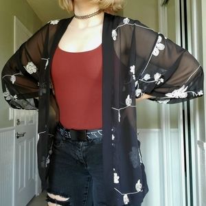 🌿 Sheer Lace Kimono